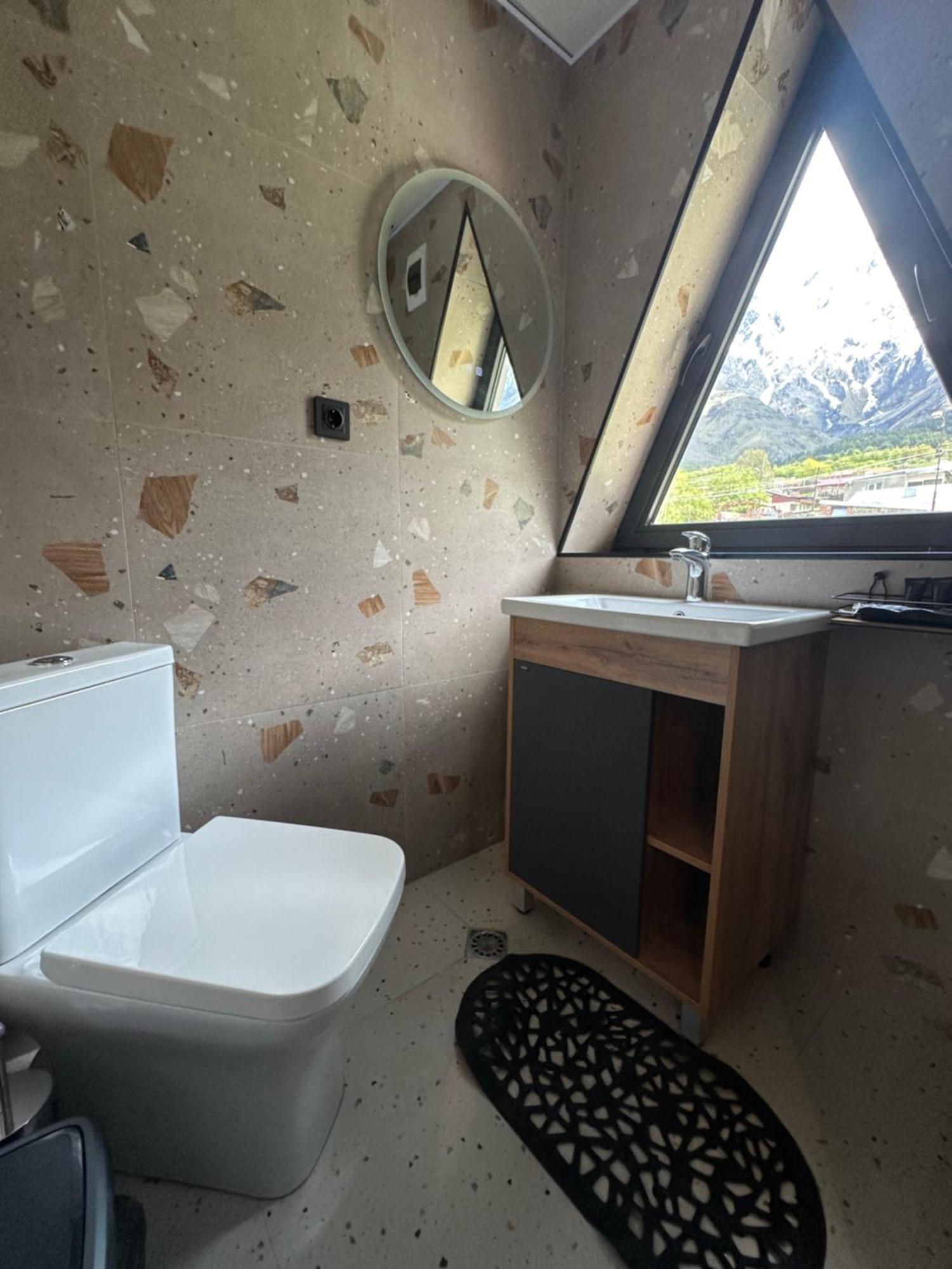 Old District Hotel Kazbegi Luaran gambar