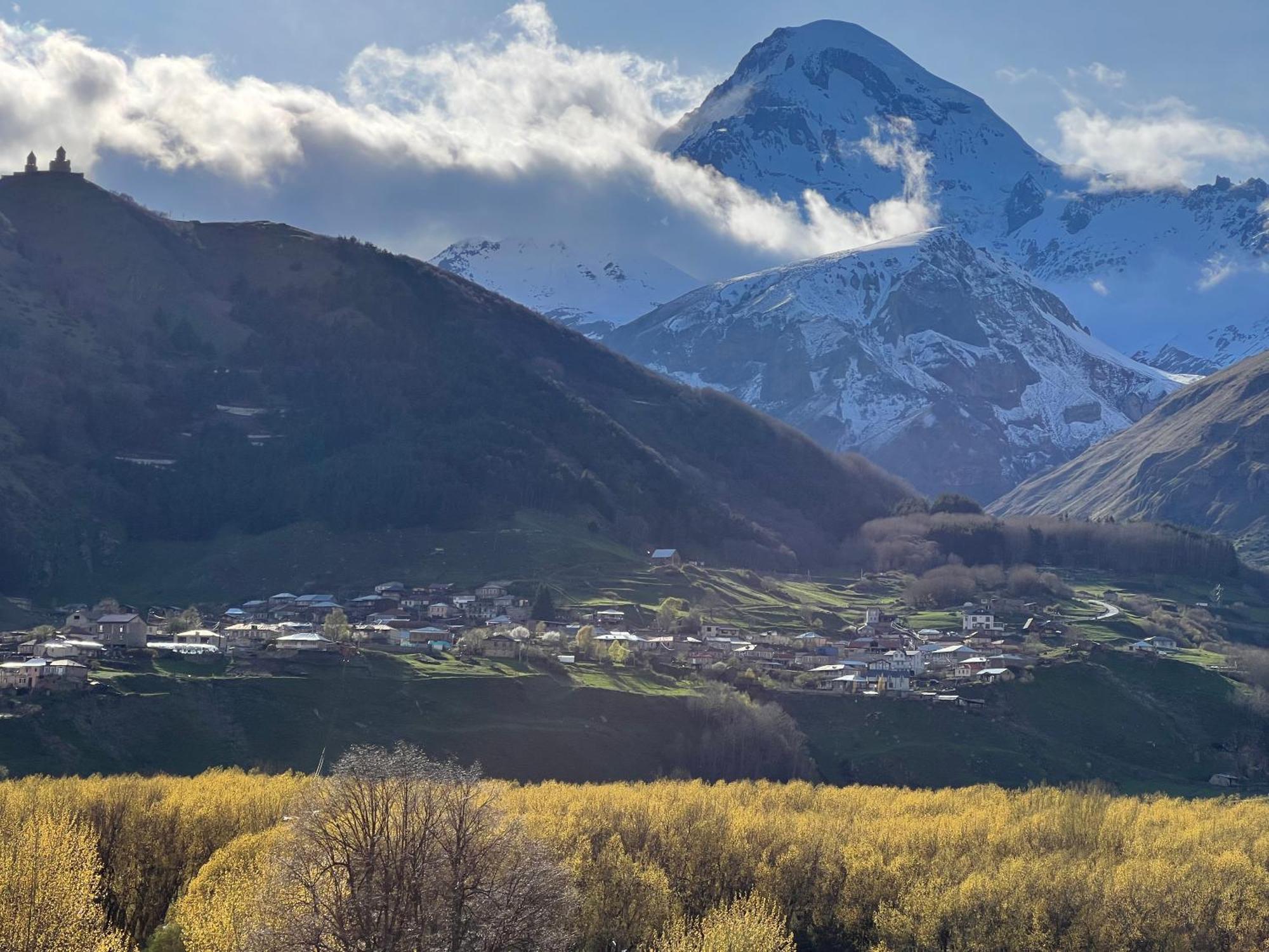 Old District Hotel Kazbegi Luaran gambar